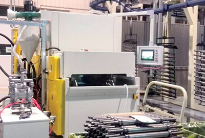 智能濕式噴砂機/汽車轉(zhuǎn)動軸